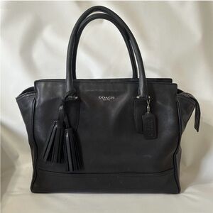 ❤️COACH Legacy Candace Carryall❤️
Large high-quality glovetanned black leather